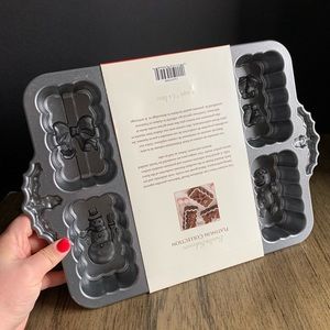 NWT Nordic Ware Holiday Mini Loaves Pan